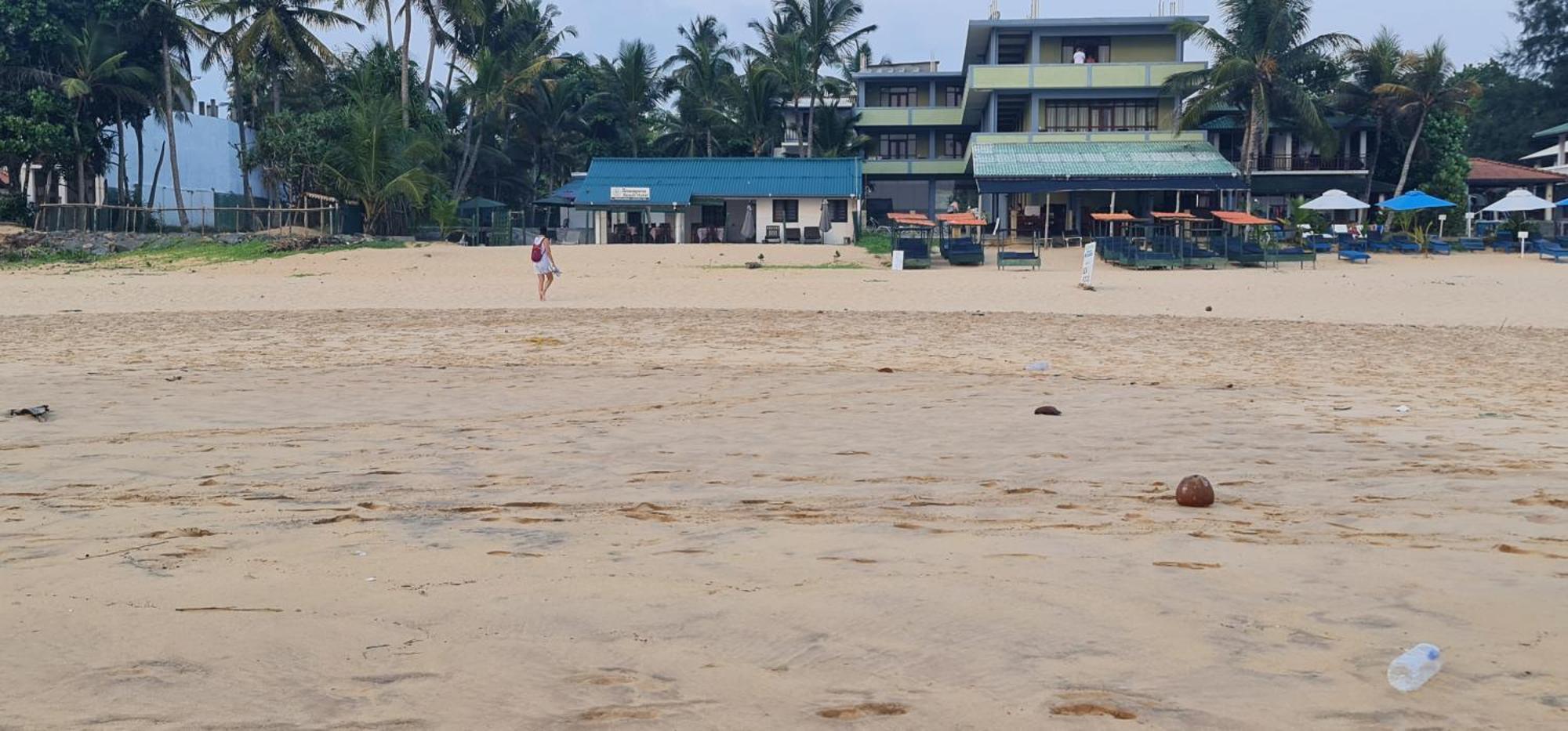 Thiranagama Beach Hotel Hikkaduwa Buitenkant foto