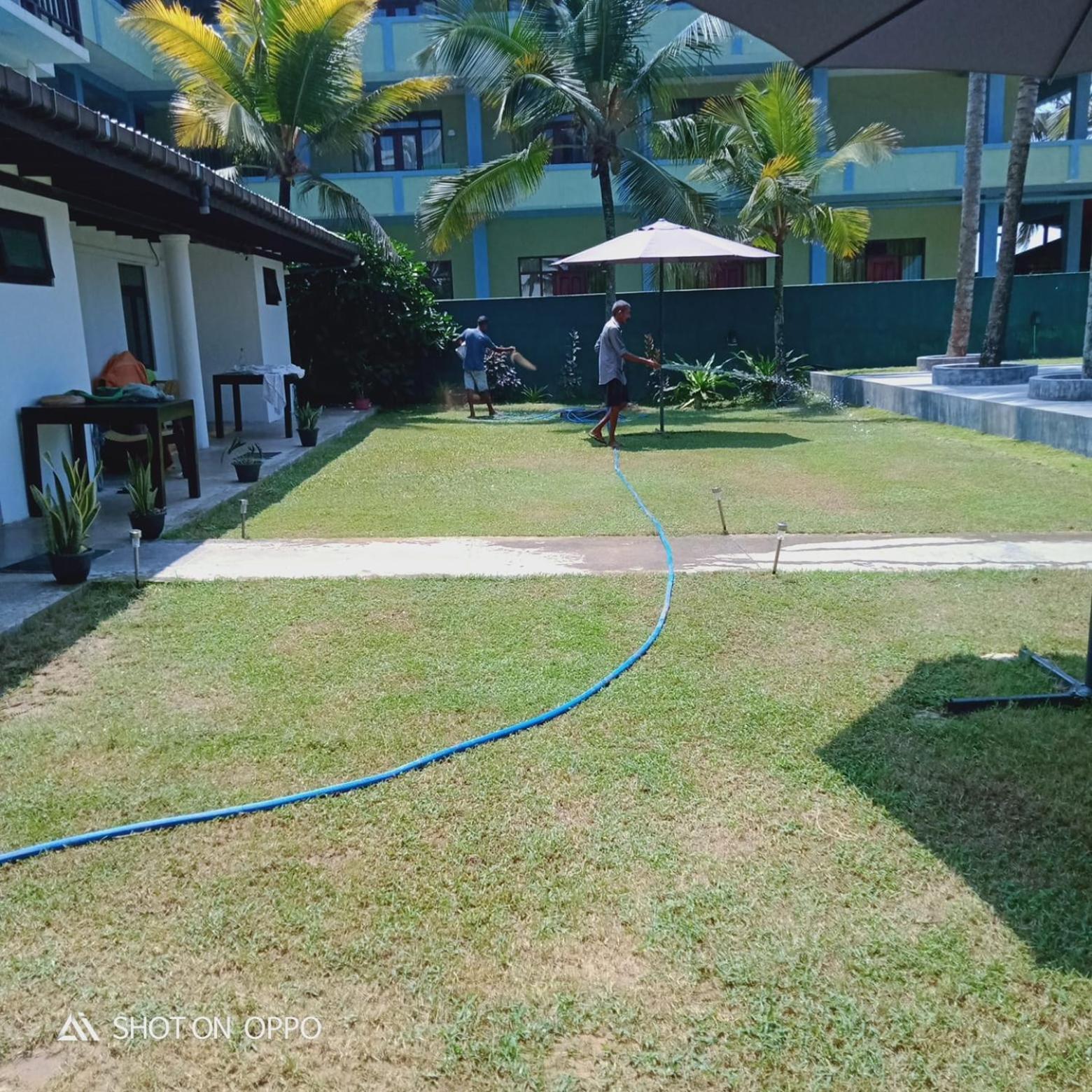 Thiranagama Beach Hotel Hikkaduwa Buitenkant foto